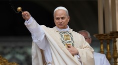 Vo Vatikáne prebieha inaugurácia pápeža Leva XIV. Na omši sú Pellegrini aj Zelenskyj