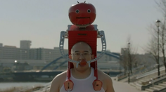 Vynález, aký svet nevidel: Robot nás nakŕmi počas behu rajčinou