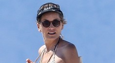 V bikinách a sexy aj v šesťdesiatke. Sharon Stone ukázala aj viac, ako bolo treba