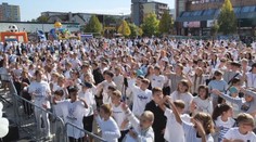 Tancovalo celé námestie. V Dubnici nad Váhom vytvorili nový slovenský rekord