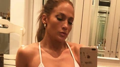 Bradavky v pozore! J.Lo, v tejto podprsenke nikoho nezaujíma tvoj sixpack