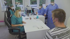 Hoci sú na tom lepšie ako okolité okresy, poľaviť nehodlajú. V Dolnom Kubíne očkovali aj cez sviatok