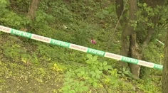 Telo ženy ležalo pár metrov od chodníka. Mŕtva vraj bola rok