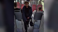 FOTO: Agresívny útok v autobuse plnom ľudí. Muž udrel cudziu ženu päsťou do tváre a ušiel