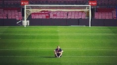 Iniesta sa rozlúčil s Barcelonou. Po poslednom zápase sedel dlho do noci sám na trávniku