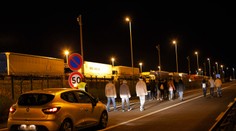 Migranti sa pokúsili prejsť cez eurotunel. Jeden z nich zomrel