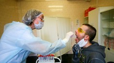 V Česku opäť stúpa počet nakazených koronavírusom