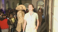 Boli ste už na módnej prehliadke z 20. rokov?