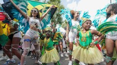 Na karnevale v londýnskej štvrti Notting Hill pobodali troch ľudí