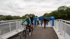 Slovensko a Česko spojil 120-kilometrový cyklookruh. Vedie popri hradoch aj prírodných atrakciách