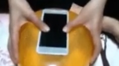 Ako sa dá z balóna urobiť obal na mobil za pár sekúnd