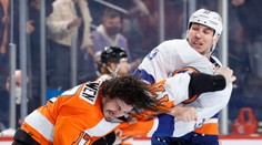 KO Paquettemu, krvou zaliaty Koči. Keď Chára menil NHL na UFC