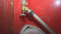 V bytovke, kde nedávno na balkóne zhorela dôchodkyňa, nefungovali hydranty. Tragédii sa vraj dalo predísť