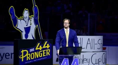 VIDEO: St. Louis vyvesilo Prongerovo číslo. Legendárny obranca si dojímavo zaspomínal na Demitru