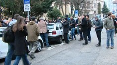 Slováci protestujú pred ruskou ambasádou. Majú pre Putina odkaz