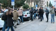 Slováci protestujú pred ruskou ambasádou. Majú pre Putina odkaz