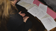 Stačil jeden telefonát a podvodníci žene zo Slovenska vybielili účet. V ďalších bankách si zobrali úvery za 10-tisíce eur