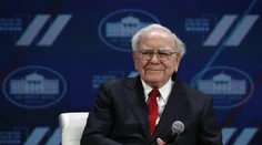 Legendárny biznismen sa sťahuje do úzadia. Miliardár Buffet odstúpil z čela Berkshire Hathaway