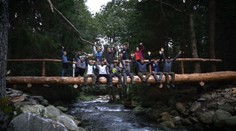 Vo voľnom čase opravujú trasy a mostíky. Dobrovoľníci skrášľujú turistické trasy nielen v Tatrách