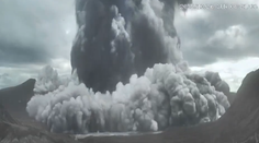 VIDEO: Úchvatné prírodné divadlo. Masívny výbuch jazernej sopky Taal zachytila kamera
