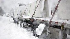 Extrémne počasie už trápi Európu. Do Česka náhle dorazila zima, Ameriku zasiahol bombový cyklón