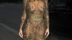 Tieto šaty chceli odvahu. Mala či nemala spodnú bielizeň?