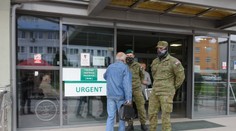 V uliciach budú vojaci aj viac policajtov. Slovensko má pred sebou tri ťažké týždne