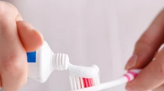 Slovenská dentálna hygienička varuje pred častou chybou. Môže viesť až k strate zubov