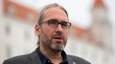 Europoslanec Hojsík reaguje na nehodu svojho asistenta. Sám je pripravený niesť následky