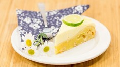 RECEPT NA DNES: Pomarančový koláč s bielou čokoládou a krémovým toppingom