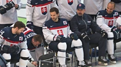 FOTOGALÉRIA: Spoločné fotenie Slovákov na MS sa opäť nezaobišlo bez menšieho pádu