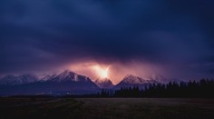 Neplánovane zachytili blesky nad našimi veľhorami: Tieto snímky stoja za pozretie