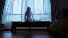 Dievčatko (8) držala matka celý život v zamknutej izbe, nikdy nevidelo lúku ani iné deti