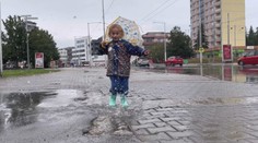 Ako sa v dažďoch obliecť čo najvhodnejšie? Teplejšie oblečenie a dáždnik nemusia byť najlepšia voľba