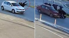 VIDEO: Nepochopiteľná nehoda. Ženu na priechode zrazilo auto. Keď čakala na sanitku, zrazilo ju ďalšie
