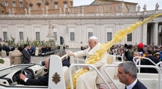 Pápež otvoril na Námestí svätého Petra bohoslužby na Kvetnú nedeľu, ktorou začína séria obradov Veľkej noci