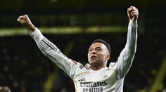 Mbappé rozhodol o triumfe v závere šialene dlhého nadstaveného času. Real však prišiel o Bellinghama