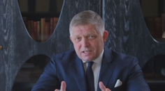 Želanie šťastia a pokoja, hneď na to kritika oponentov. Aké sú novoročné posolstvá politikov?