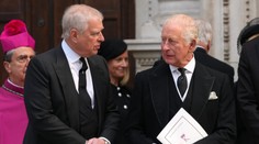 Vyvrcholil najväčší škandál kráľovskej rodiny za posledné desaťročia. Kroku Karola III. tlieska verejnosť aj vláda