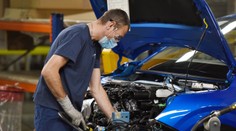 Trnavská automobilka musí opäť zastaviť výrobu, tentoraz na všetkých troch zmenách