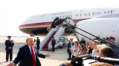 Zažil útoky z 11. septembra aj vojny na Blízkom východe. Ikonický Air Force One po 30 rokoch končí, Trump ukázal nový