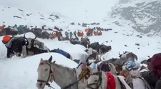 Veľká evakuácia pod Mount Everestom: Stovky turistov, ktorých uväznila búrka, sú už v bezpečí