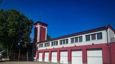 Hasiča bil päsťou do hlavy, policajtku kopal. Muž (18) z Dunajskej Stredy čelí obvineniu