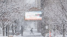 USA trápia poriadne výkyvy počasia. Niekde vyčíňal mohutný vietor a dážď, inde tornáda a fujavice