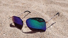 Nočná mora na dovolenke: Turista stratil okuliare, skončil vo väzení na dva mesiace