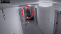 Desivé zábery. Duch vraj napadol muža, zachytila to kamera