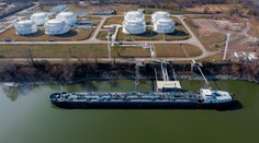 Rusko zarobilo na exporte fosílnych palív od začiatku vojny takmer 100 miliárd. Najväčšími odberateľmi sú tieto tri krajiny