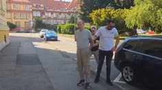 VIDEO: Na súd priviedli muža, ktorý v Nitre namieril auto na náhodnú obeť. Odpovedal na jednu otázku
