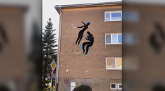 Partia nadšencov z Prievidze sa rozhodla, že oživí a rozhýbe fasády starých bytoviek