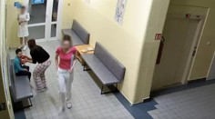 Adama nechali krvácať v nemocnici po operácii mandlí a skončil v kóme. Padli prvé obvinenia